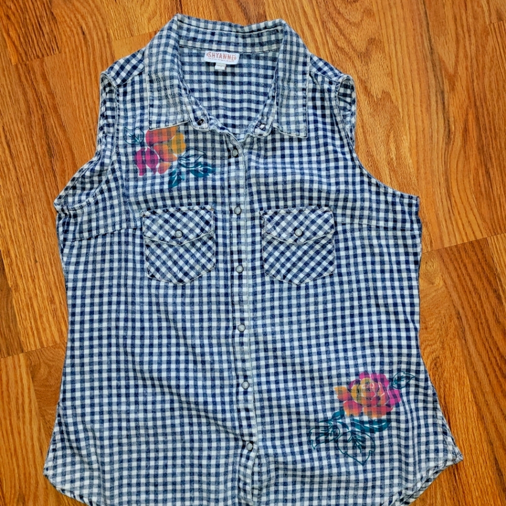 Women's snap top